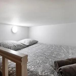 5e Entre Notre Dame & Pantheon Apartment