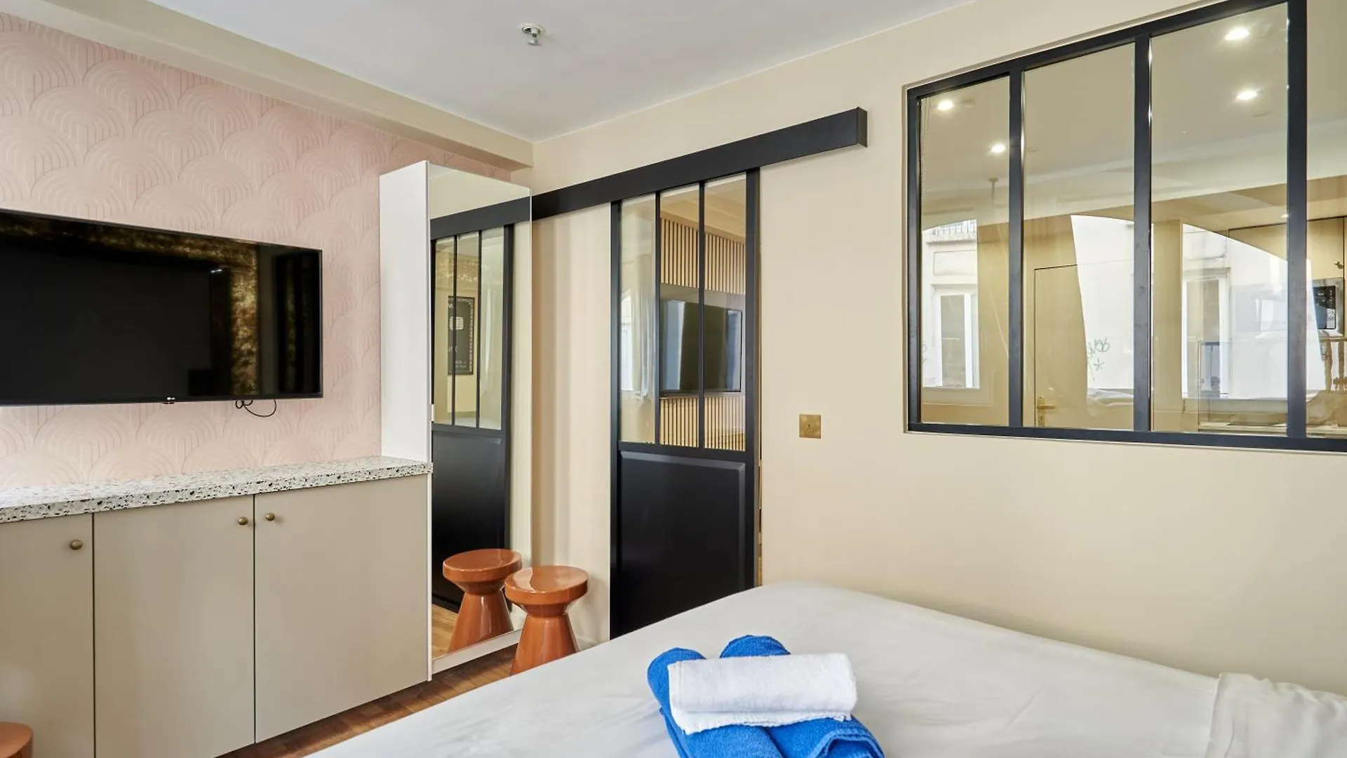 Apartment Rent A Room - Studio Bonne Nouvelle Paris